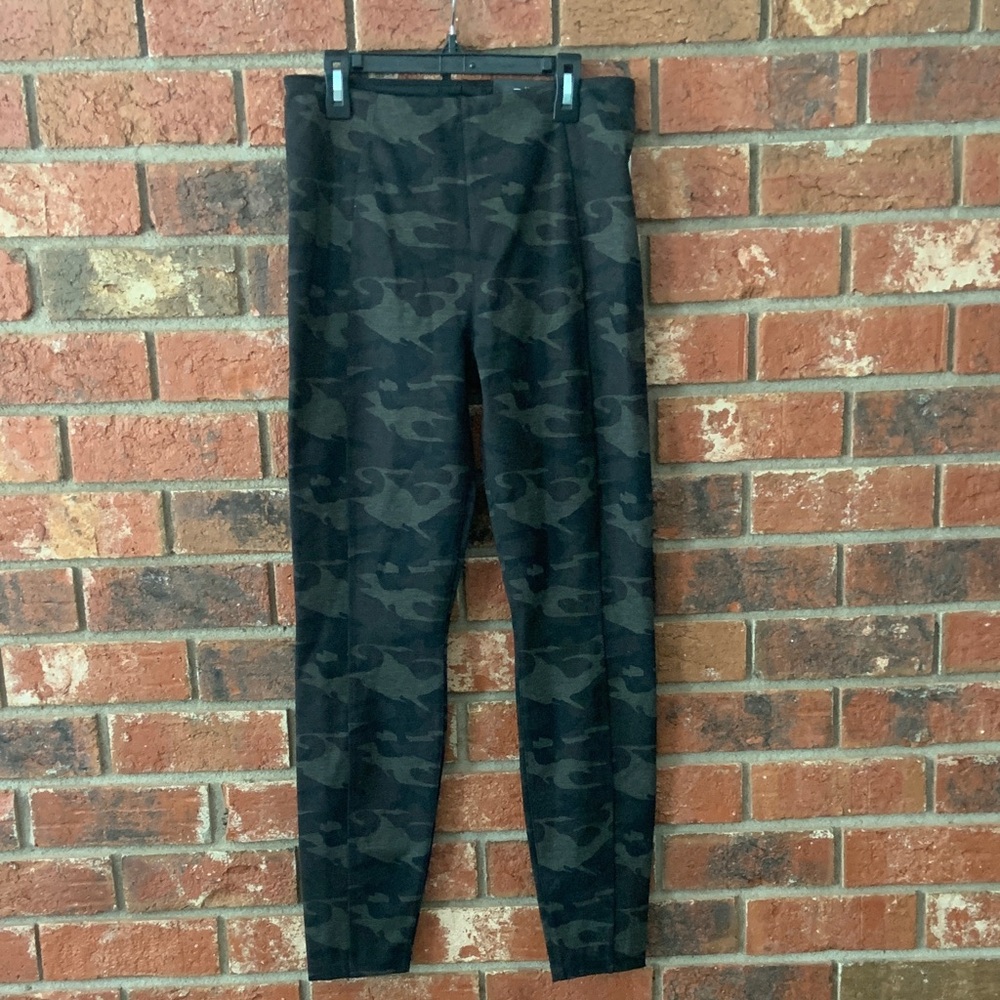 Liverpool Olive Green Camouflage Compression Leggings